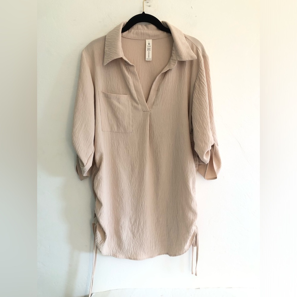 B Blouse Womens L Soft Tan Ruched Sides 3/4 Sleeve Roll Tab Quiet Luxury